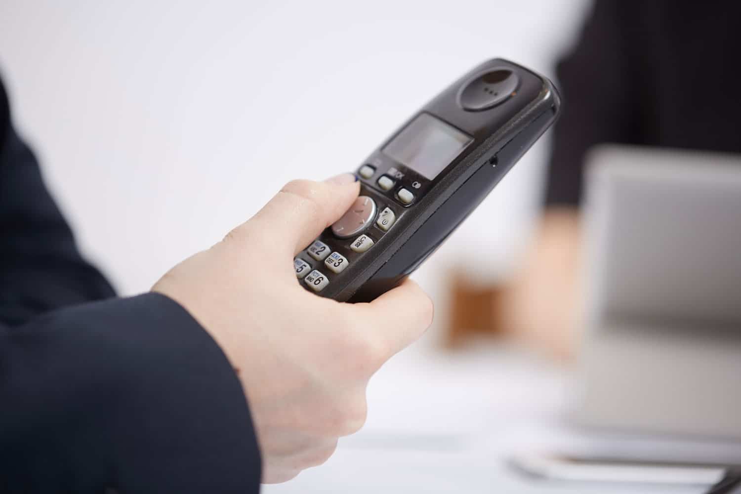 Bei einer DECT Türsprechanlage fungiert das Haustelefon als Innenstation