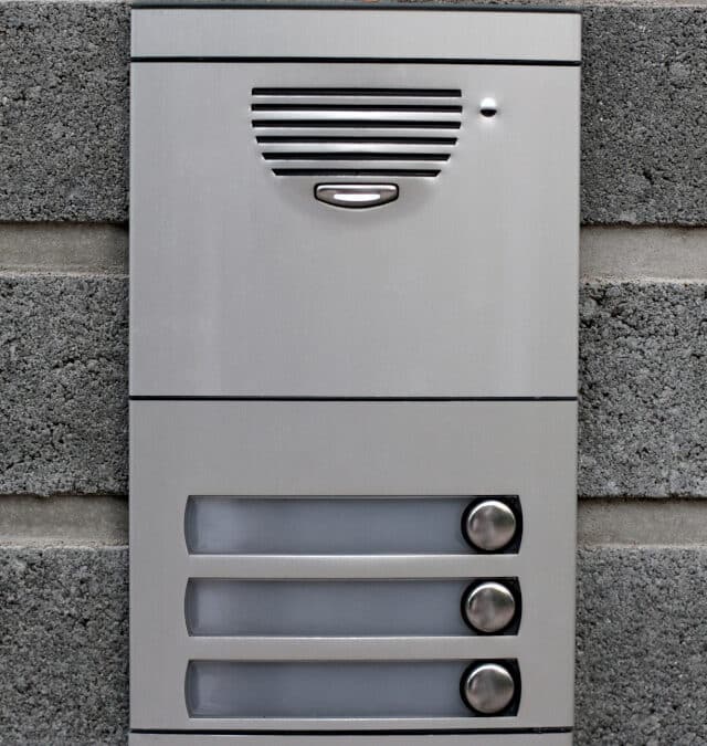 Klingelschilder: Arten & Materialien